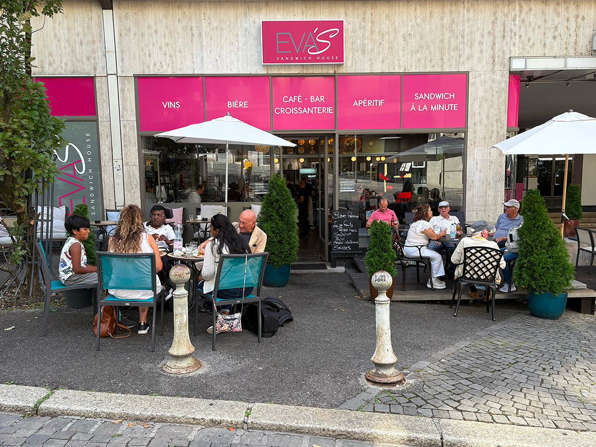Terrasse extérieure d’Eva’s Sandwich House