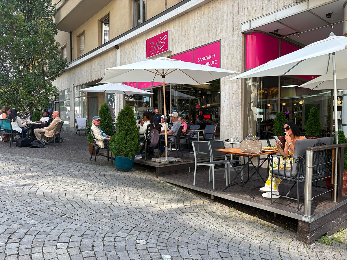 Façade d’Eva’s Sandwich House sur le coin de rue à Lausanne